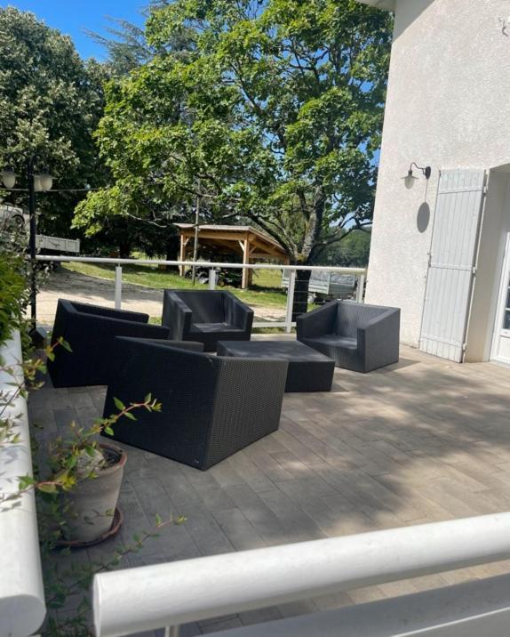 Domaine Des Peyries - Chambres Et Table D'Hotes Saint-Barthelemy-d'Agenais Bagian luar foto